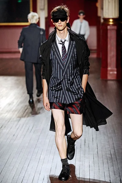 Look 11
